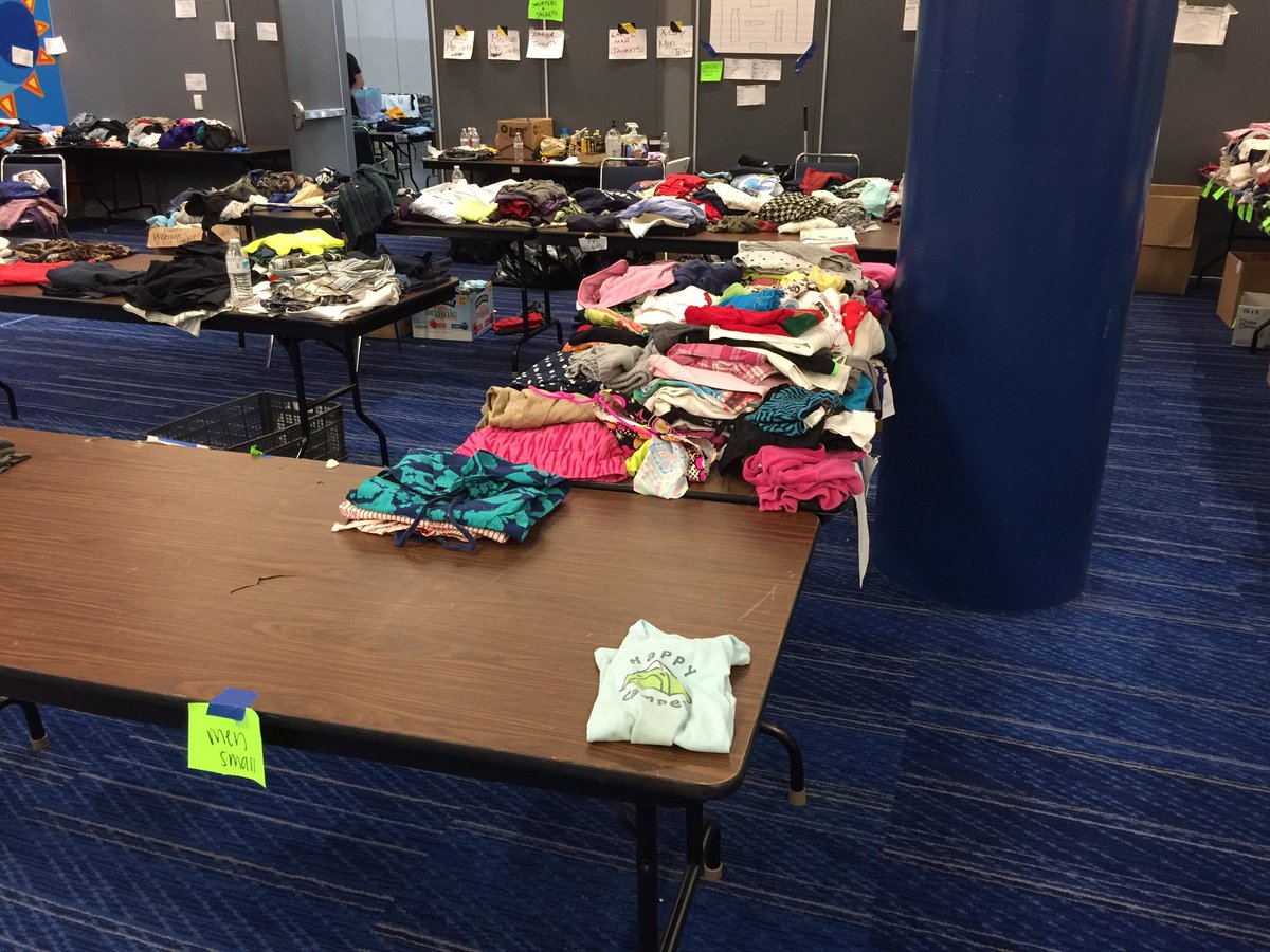 NateGriffFOX26's tweet photo. #HarveyUpdate @GRBCC from 10k to 2k. Still operating as full-service shelter f/those in need. 'Live' @Fox26Houston. https://t.co/yDbCjZbp9H