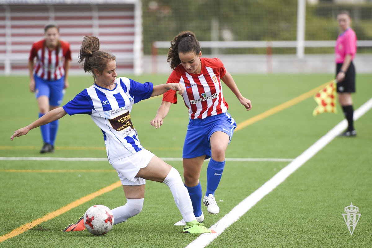 Una jugada del duelo entre el Sporting Femenino y el Sárdoma de la pasada temporada (Foto: RSG).