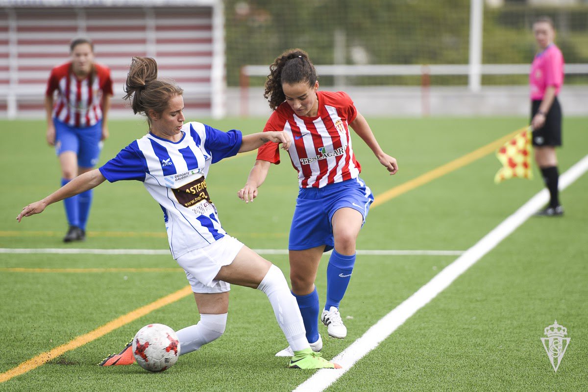 Una jugada del duelo entre el Sporting Femenino y el Sárdoma de la pasada temporada (Foto: RSG).