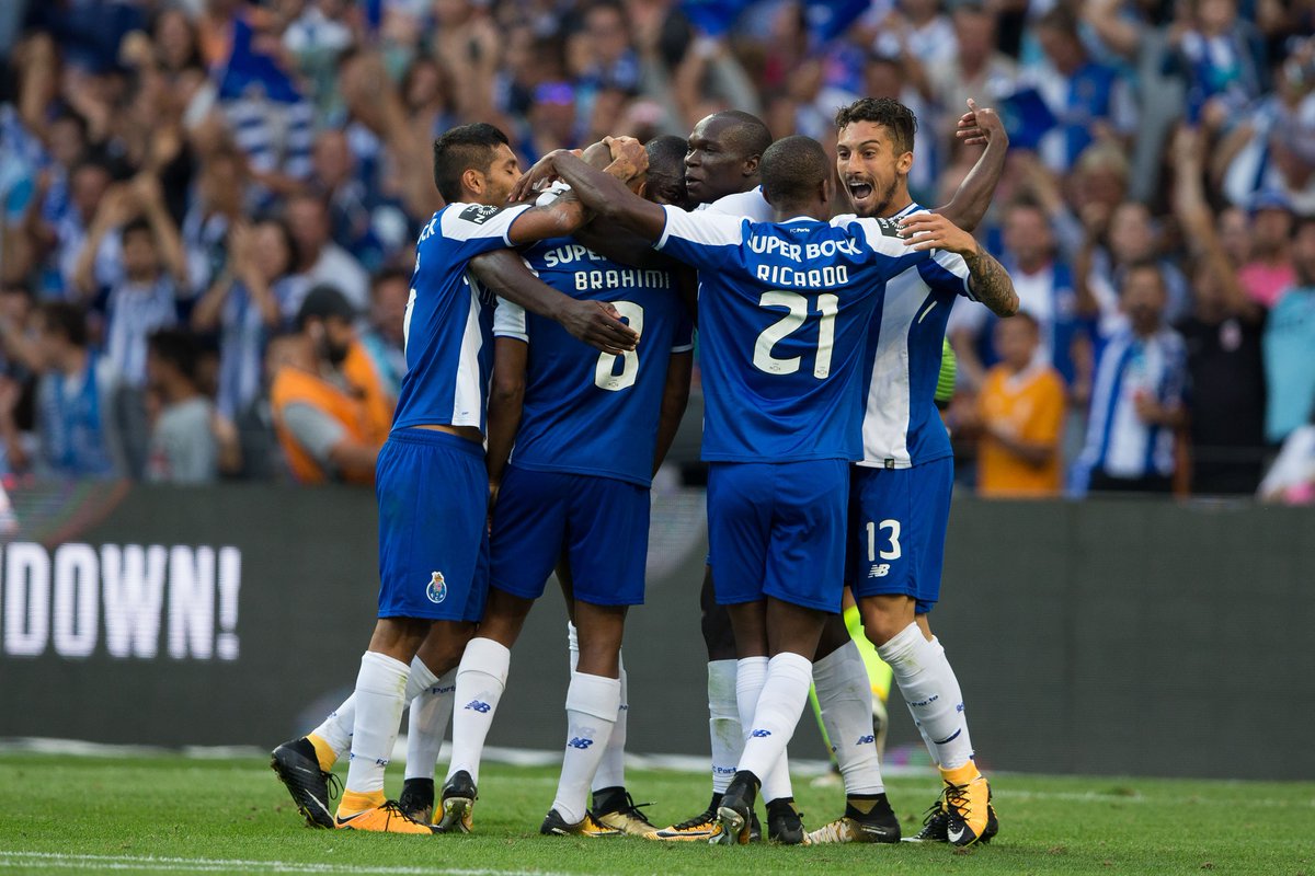 FCPorto's tweet photo. Até ao fim! 😀🔵⚪️💪
#FCPorto https://t.co/dxMF3Tia0B