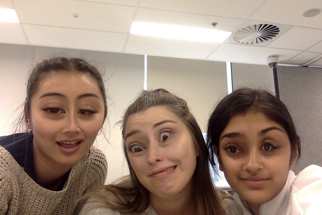 BriannaCust's tweet photo. Selfie break while working on Crafty food @TruongXinh @laurencroning #comm140 #acuedu_p https://t.co/gAexq6Kgx6