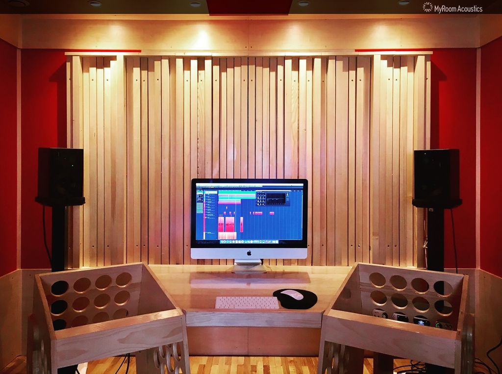 BogicPetrovic's tweet photo. A new studiodesk with handmade MyRoom_Design_Mk2 diffusermod. #musicproducer #controlroom #hybrid_diffusers #homestudio #homerecording https://t.co/pOBQUwD6Py