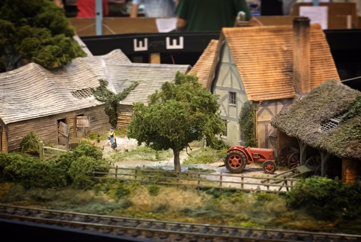 Beas_Hive's tweet photo. My personal favourite layout here at the #Guildex show is the fabulous Medborough layout which incorporates this stunning rural scene. https://t.co/ASoZ6OaTPS