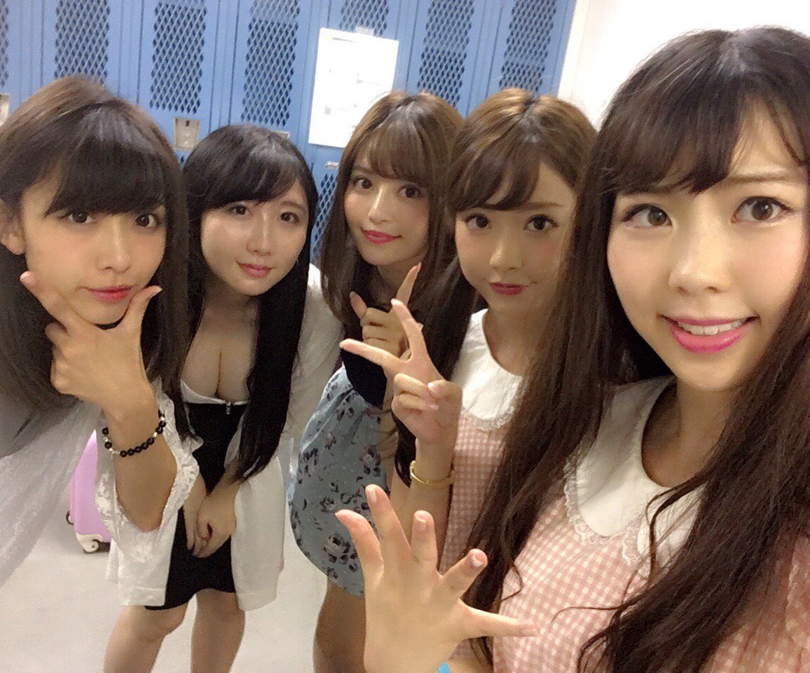 NbnAoi's tweet photo. スーパーウィークエンド2日間無事終了致しました〜😍
来てくださった皆さん本当にありがとうございました❤️
また長野に来たいな〜〜😍
#スーパーウィークエンド2017
#superweekend2017
#スーパーウィークエンド
#エムウェーブ
#ミニスカポリス https://t.co/jtE78YXHoC