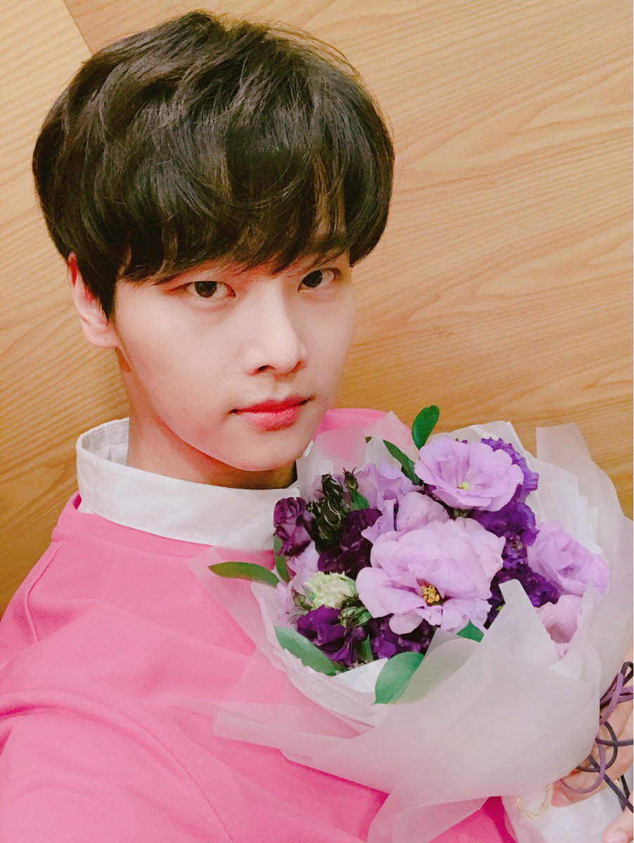VIXXcha_NNNNN's tweet photo. Even after a long time thank you for welcoming me ! ๐ #Mucore #LRcomeback #holiness https://t.co/0DTO20Z9pG