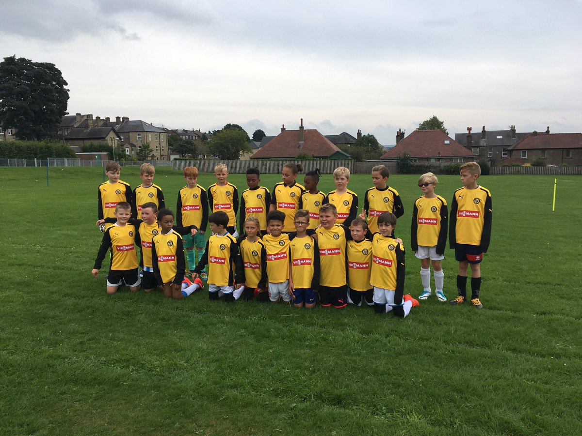LFCU10s's tweet photo. #backintraining, great turn out today.🙌

@linthwaitejfc Under 11's looking good in their new training tops.😎

@ViessmannUK
@Viessmann https://t.co/vpgjEGTJ5p