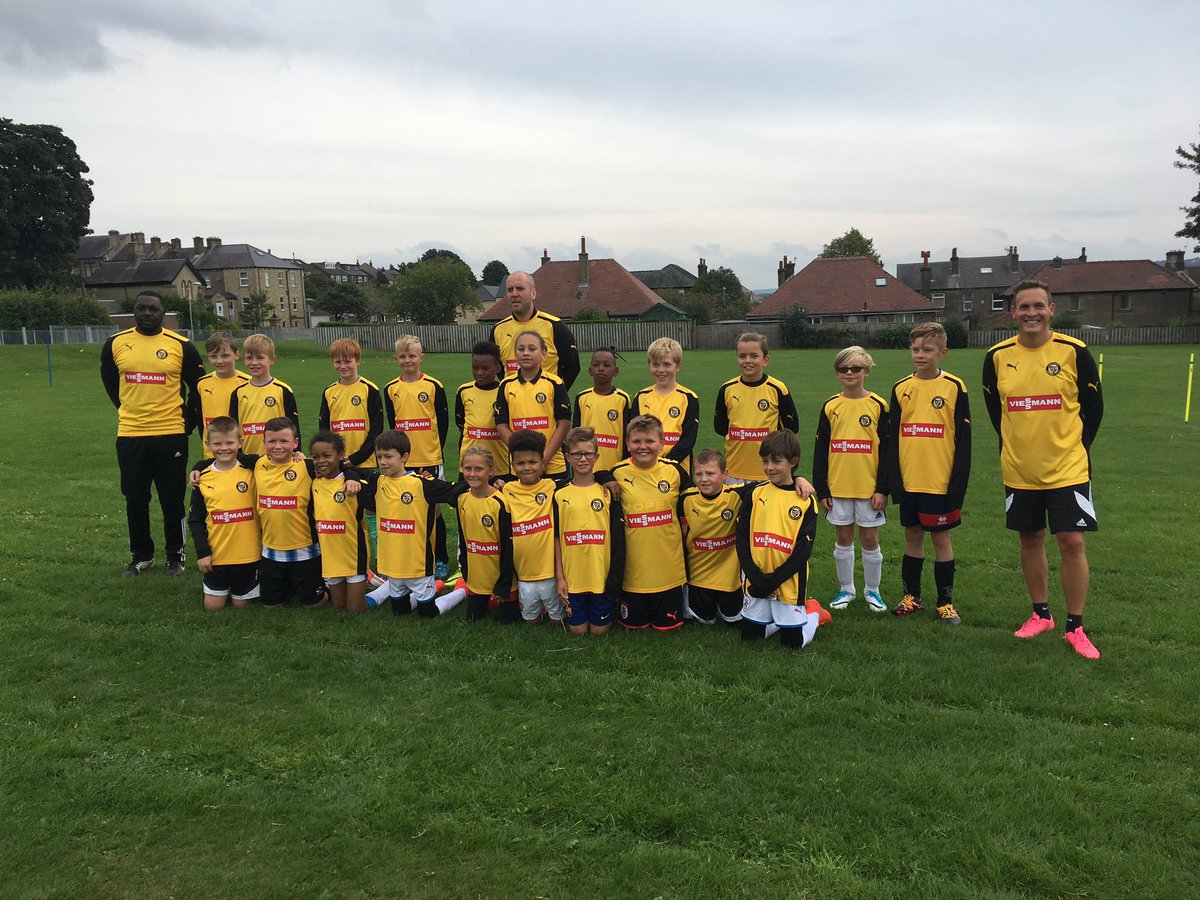 LFCU10s's tweet photo. #backintraining, great turn out today.🙌

@linthwaitejfc Under 11's looking good in their new training tops.😎

@ViessmannUK
@Viessmann https://t.co/vpgjEGTJ5p