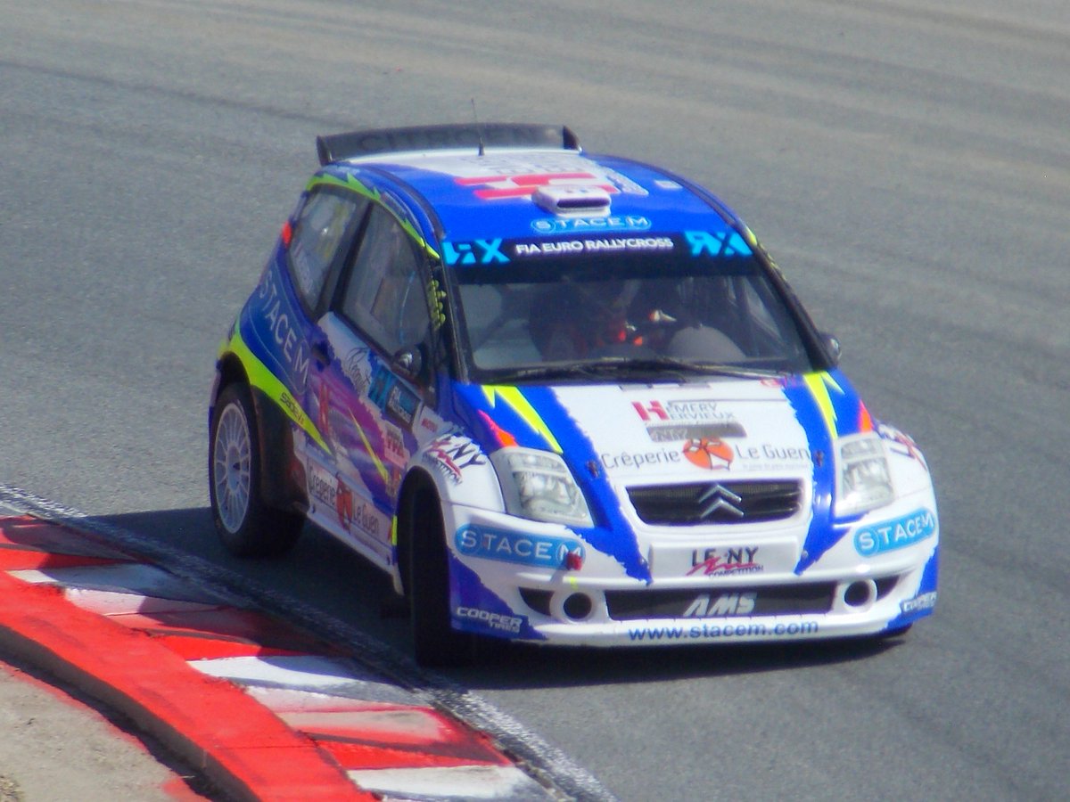 Il l'a fait!!! Félicitations à <a href="/MaximilienEVENO/">Maximilien EVENO</a> pour sa magnifique 2ème place en finale Super1600 du #LoheacRX! ️💪 P1: Szabó, P3: Susta!