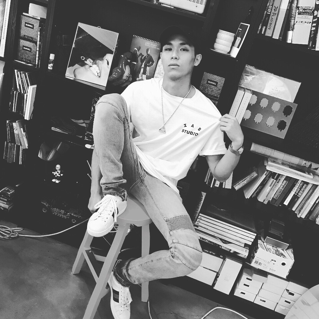 younghotyellow's tweet photo. IAB STUDIO https://t.co/Yuv77EAmrT