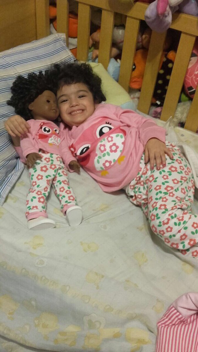 #hoysi les manda un beso Gina y Su muñeca !! Buen Domingo para todos!! <a href="/VivoDomingoA24/">Vivo El Domingo A24</a>