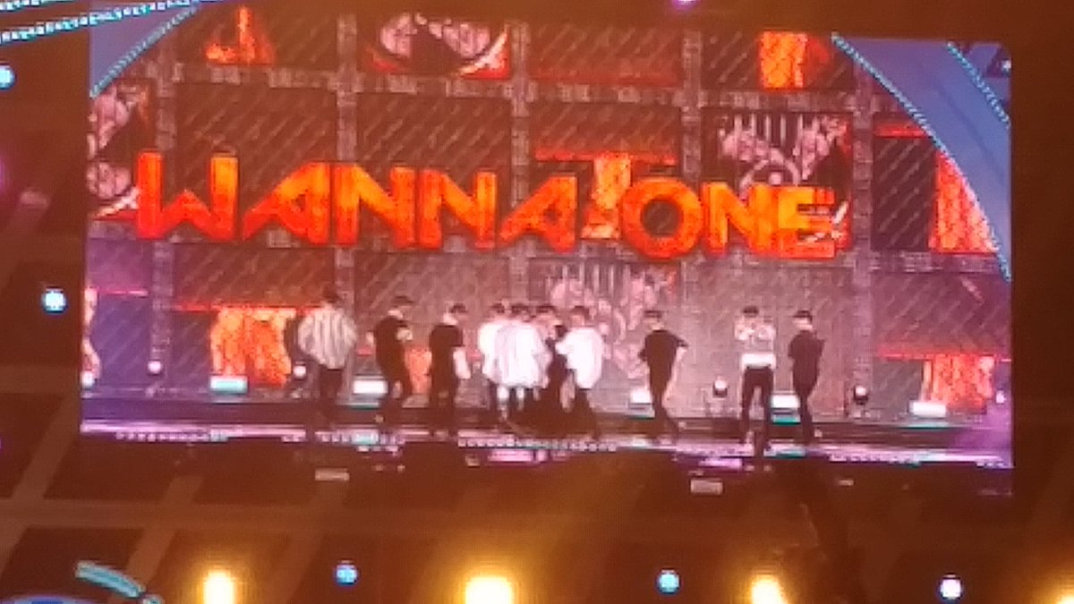 adrivroom's tweet photo. I WENT TO A CONCERT WITHOUT TICKET. WAITED 8 HOURS. HELP DESK GAVE ME A REGULAR TICKET. I ENDED ON VVIP SEATS.
RT FOR LUCK https://t.co/L608klUMfJ