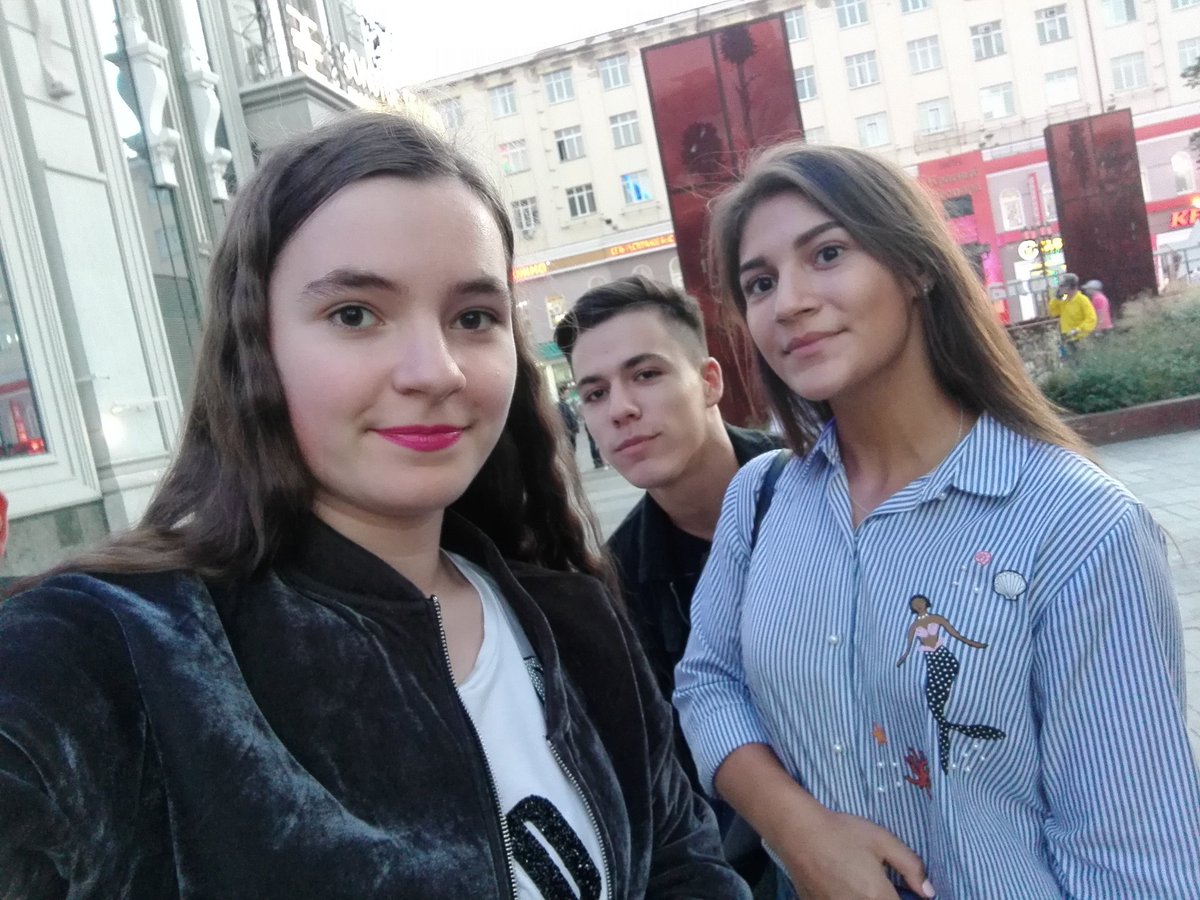 ValeriaNeon's tweet photo. Проводили наших уезжающих. Удачи 🙏🌈 #проводы https://t.co/FzjR8X951A