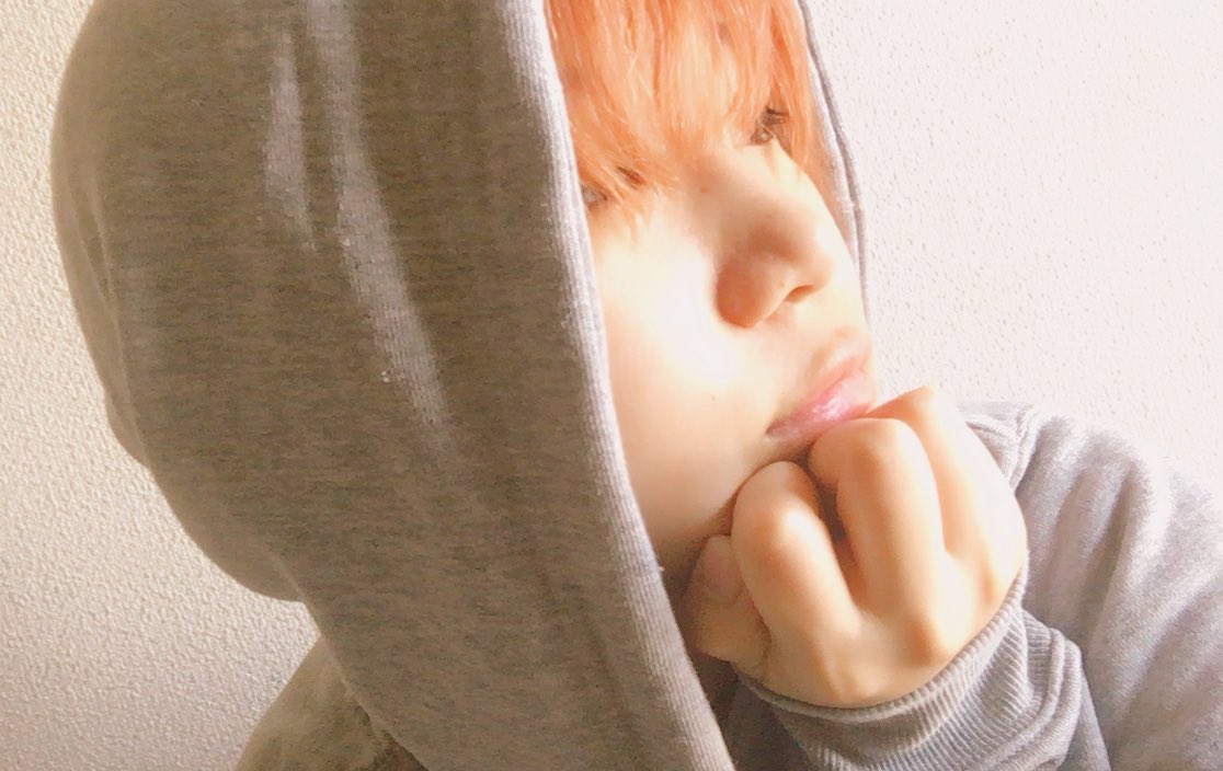 23___xXX's tweet photo. 前髪目に被せてるだけ https://t.co/8fqsRFqhXF