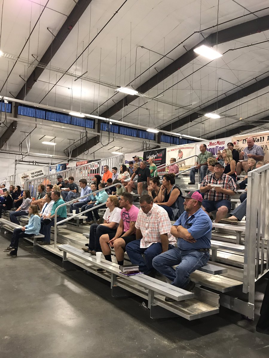 NationalSwine's tweet photo. Starting the morning with an Inspirational Service by Ray Perryman and breakfast from the Woodward County Event Center! #SWRegional17 #NJSA https://t.co/UPadGUVFSz