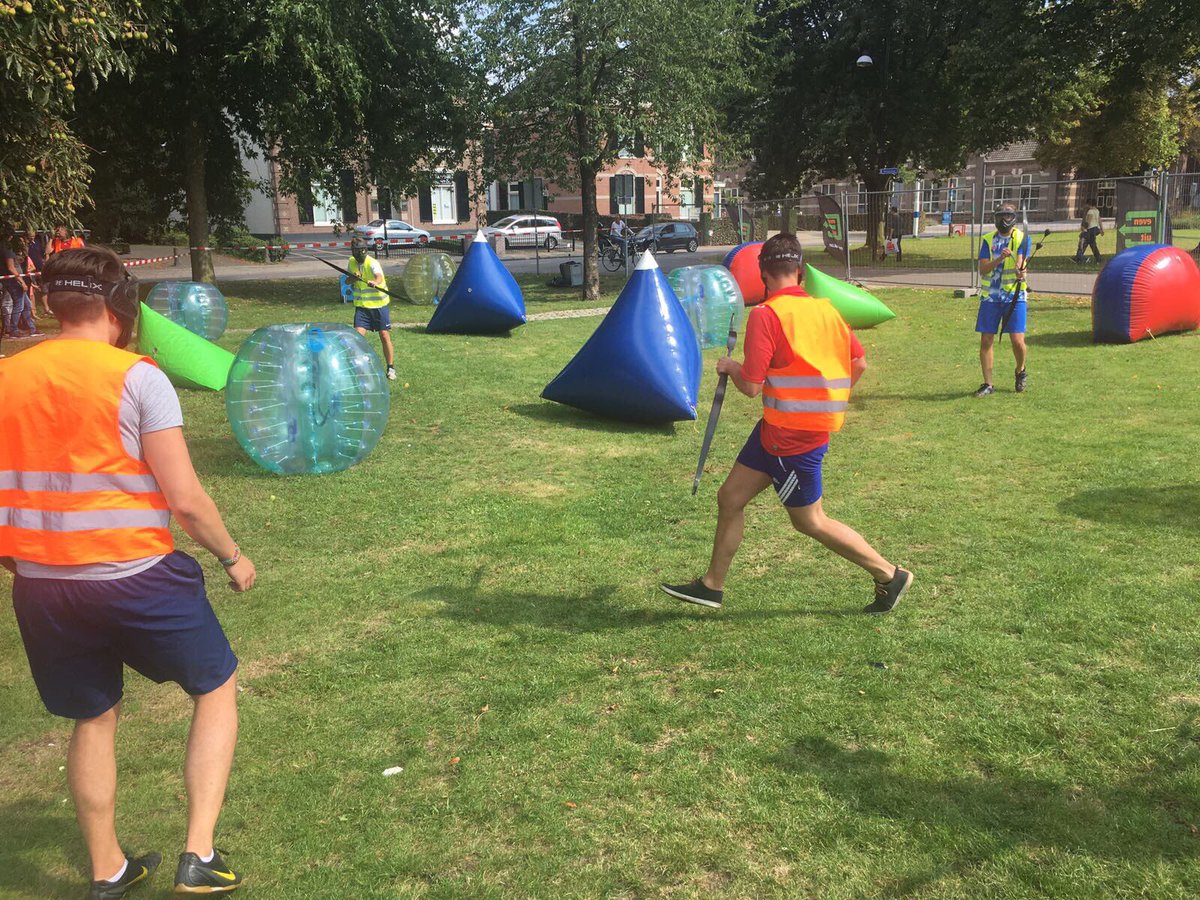 Intussen een superleuk jongerenprogramma in het Mark Tennantplantsoen!