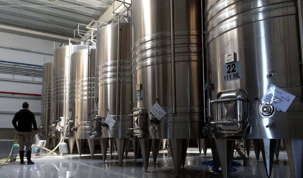 kakashityh's tweet photo. Con 5 meses de stock técnico se desacelera la importación de vino. #vitivinicultura #supleEco https://t.co/Ejoh2pH2cs https://t.co/UekFd18FT3