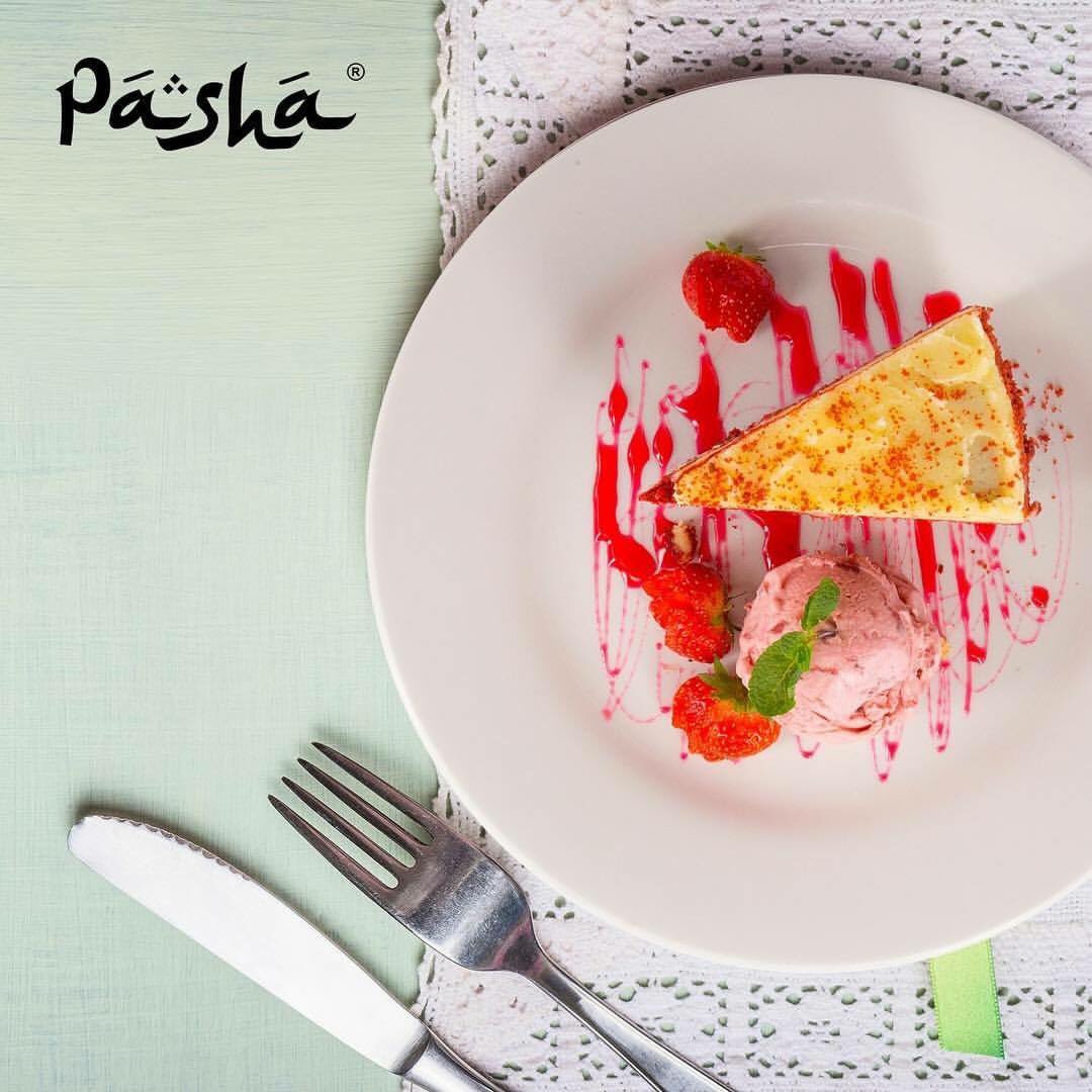 PashaLeeds's tweet photo. Red Velvet with a scoop of strawberry Ice cream at Pasha 

#smoke #love #laugh #desserts #milkshake #coffee #drinks #mojito #mocktail https://t.co/S7u8TtoZQq