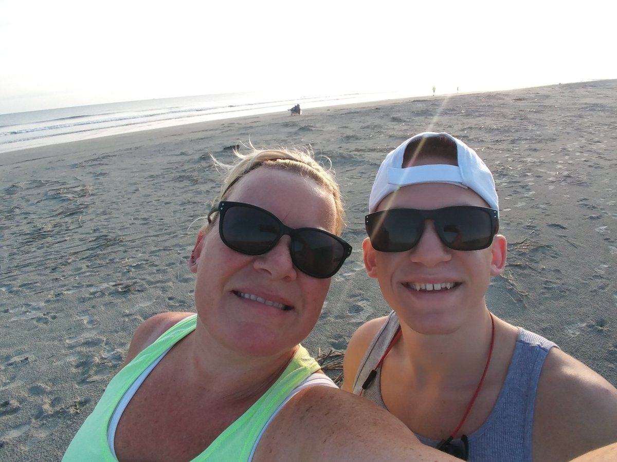 A.M. run with one of my faves guys, waves in 1 ear and #NKOTB  in the other. Great way to start a Sun.<a href="/NKOTB/">New Kids on the Block</a> <a href="/DonnieWahlberg/">Donnie Wahlberg</a> <a href="/joeymcintyre/">Joey McIntyre</a>