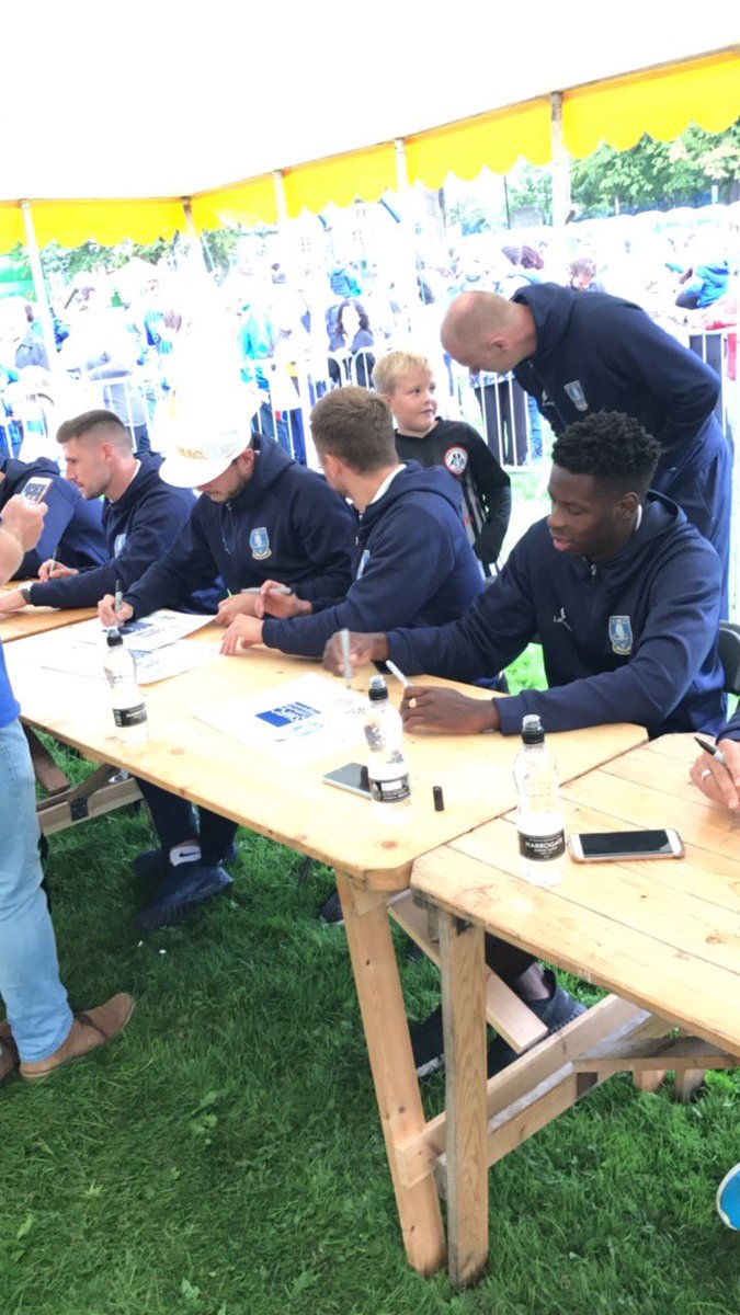 swfc's tweet photo. The Owls are in the park 🦉 #swfc #swfc150 https://t.co/XZM7cYDlHI