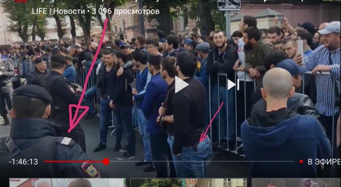 protestactions's tweet photo. А ЧТО, ПРОТЕСТОВАТЬ С ОРУЖИЕМ В ЦЕНТРЕ ГОРОДА РАЗВЕ МОЖНО?! https://t.co/qiZwJd4sxs