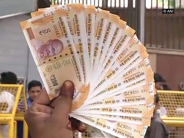 news24tvchannel's tweet photo. ATM से 3 महीने बाद मिलेंगे ₹200 के नए नोट #atm #threemonth #rs200notes https://t.co/5qCtS8z1Jw https://t.co/4UtjP5rbK2