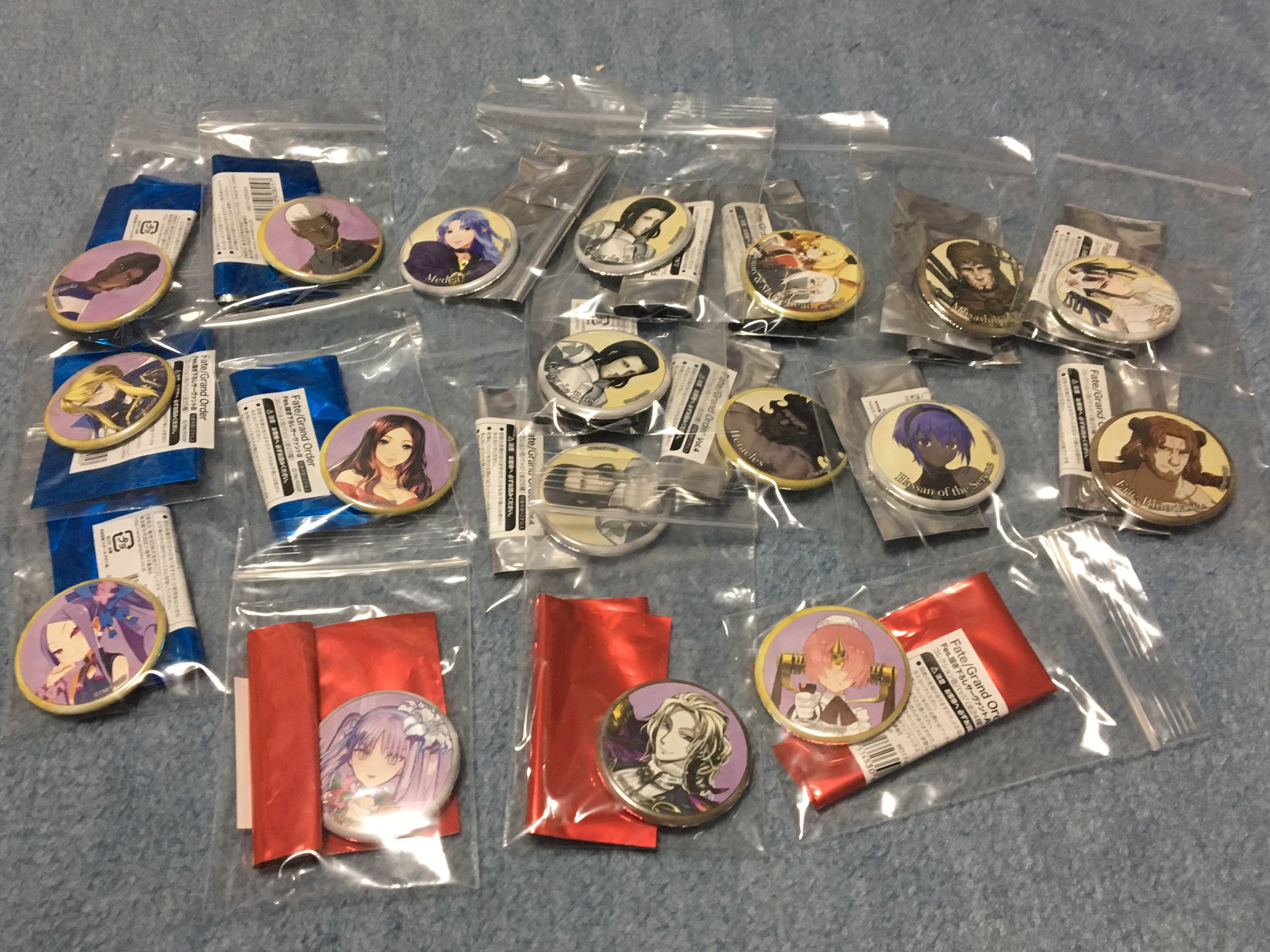 100%本物 FGO アルトリアキャスター キャストリア 霊基召喚缶バッジ