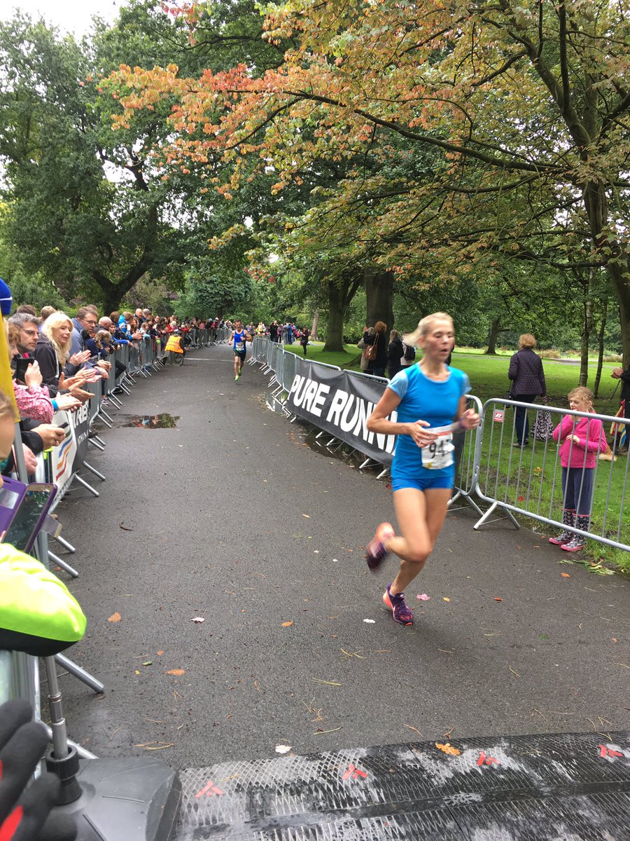 Laura Graham in 35:22 (unofficial) wins ladies race at #Laganside10k