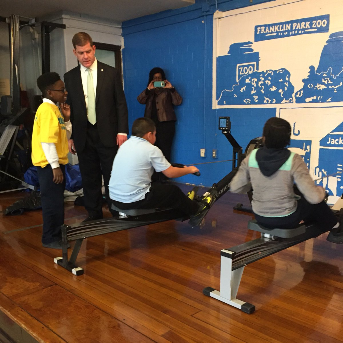 CoachBalto's tweet image. 5 Days: @CRIBoston provides our students with amazing opportunities. It's even better when you can show your rowing skills to @marty_walsh