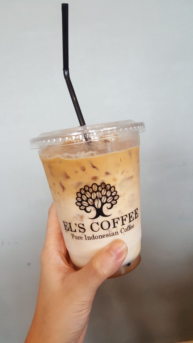 mi_ChristyChiBi's tweet photo. Coffee shop rekomendasi mbah google.. lumayan buat nunggu di bandara Raden Inten 2 Lampung.. https://t.co/omLVB2KxQl