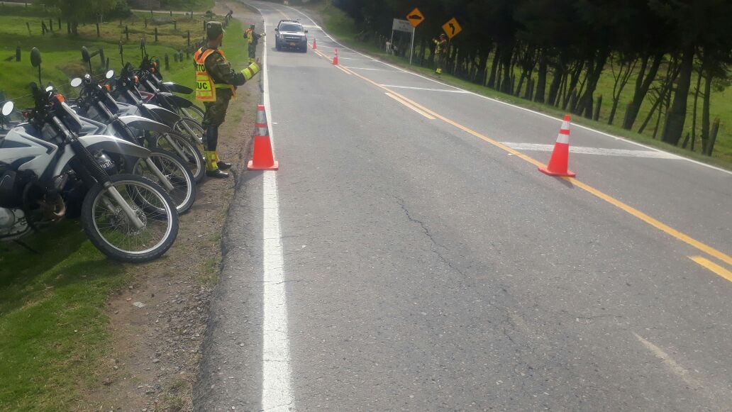 Ejercito_Div2's tweet image. En #Boyacá Héroes #MultiMisión de #PrimeraBrigada generan seguridad en los  ejes viales y garantizan la movilidad de los viajeros