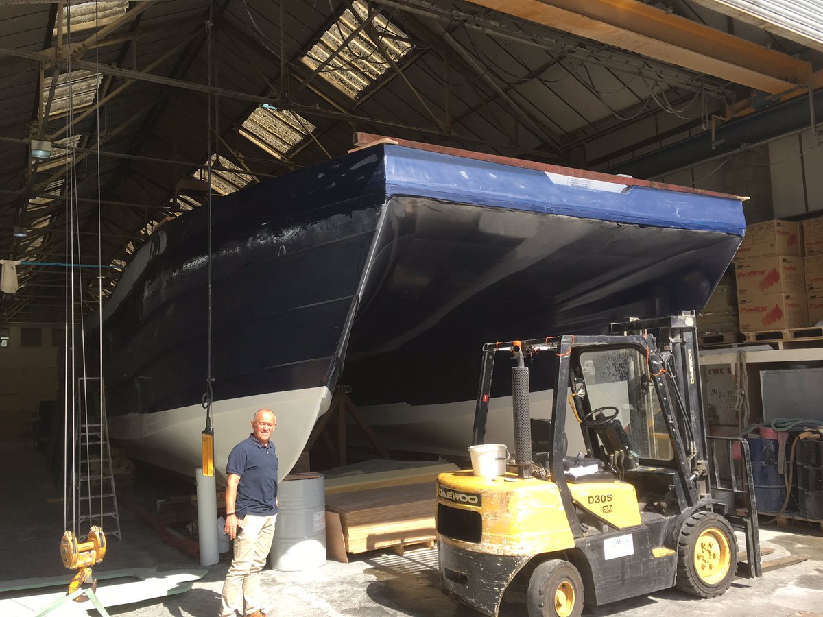 anning_r's tweet photo. The hull and lower cabin are near completion, next move will be to connect the bridge level https://t.co/jDcUYcjKwX