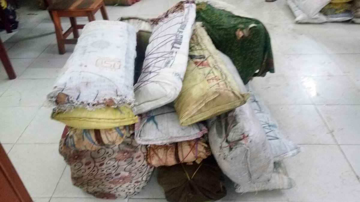 <a href="/RailMinIndia/">Ministry of Railways</a>  <a href="/serailwaykol/">South Eastern Railway</a>  RPF STAFFS RECOVERED ABOUT 70 LT DESI LIQUOR FROM T/N-58111 AND SIZED ABOUT 100 KG KENDU LEAF FROM T/N-12872.