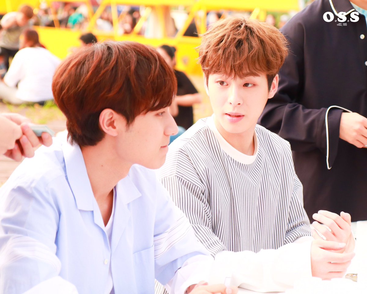 OSS_1995's tweet photo. 17.09.02 꿀밤 LIVE 
🌷Special moment w. KIM HWAN🌷
#SEUNGSEOK #승석
#허니스트 #HONEYST #오승석 #OSS_1995 #OHSEUNGSEOK @HONEYSTofficial https://t.co/tSEixwI5rW