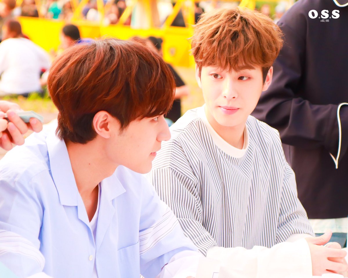 OSS_1995's tweet photo. 17.09.02 꿀밤 LIVE 
🌷Special moment w. KIM HWAN🌷
#SEUNGSEOK #승석
#허니스트 #HONEYST #오승석 #OSS_1995 #OHSEUNGSEOK @HONEYSTofficial https://t.co/tSEixwI5rW
