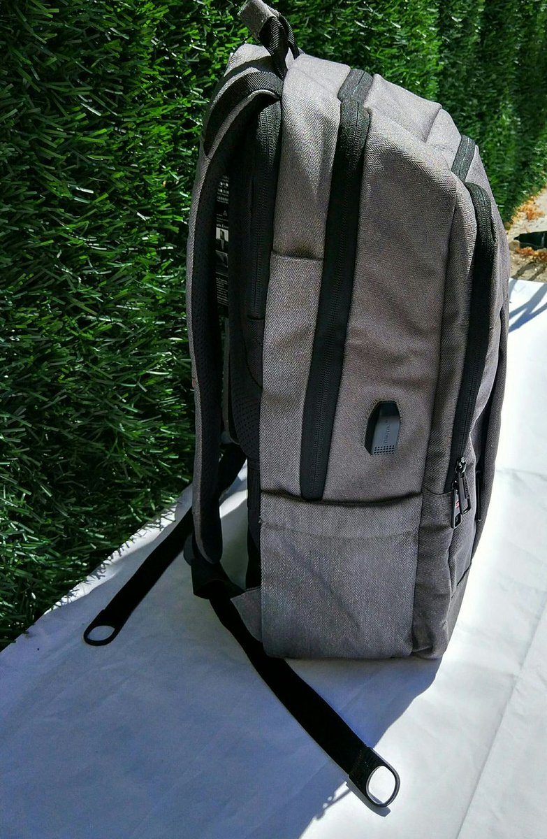 TopMochila's tweet photo. ¿Aún no conoces nuestras mochilas con USB? Carga la batería de manera sencilla mientras andas, vas en bici... https://t.co/sUfmUBMta7 https://t.co/t6rKyB5fm2