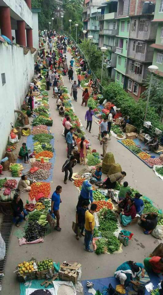 betu__'s tweet image. Vegetable market in Sikkim. See the cleanliness.