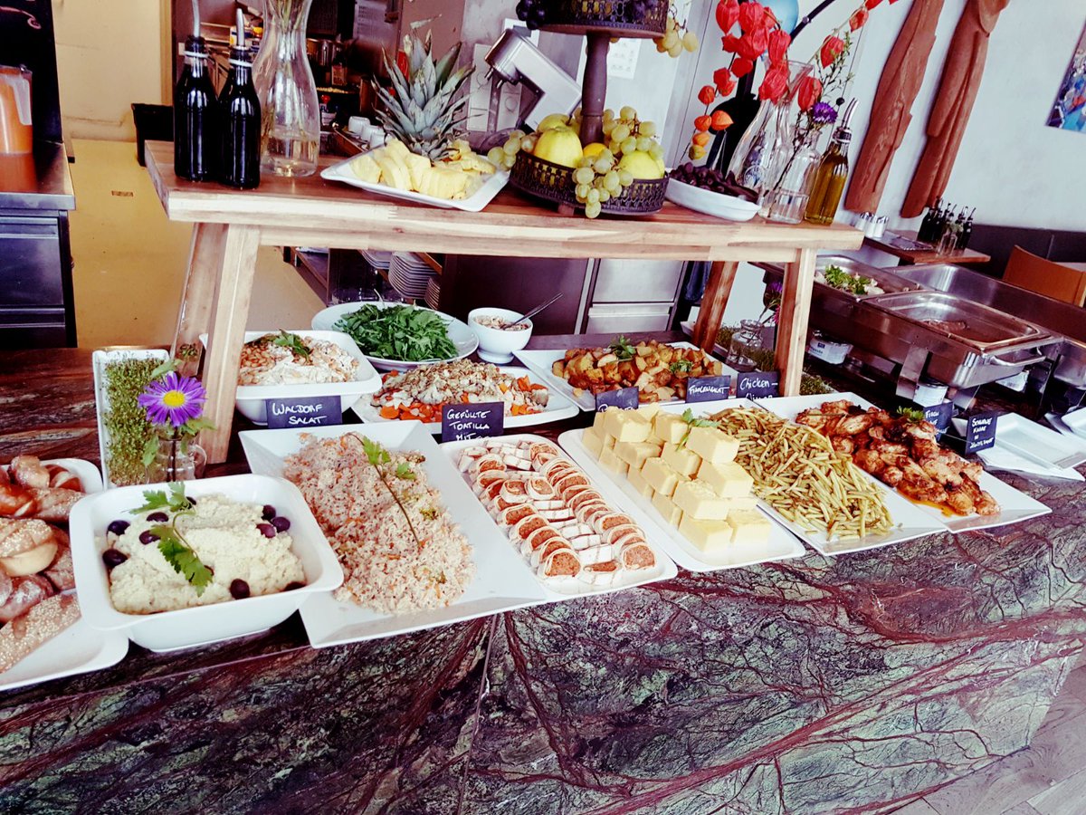 frauvomsee's tweet photo. @MikeKocht so sah es heut zum #Brunch im #dellago aus. Als Lebenszeichen sozusagen 😉 https://t.co/nVoiyFqgYb