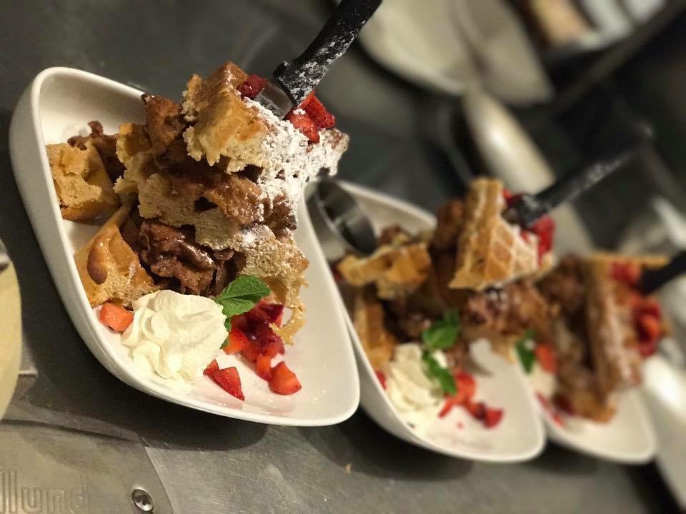 TheDistrictRI's tweet photo. Who’s ready for chicken and waffles?! Brunch starts at 10:30am!
•
•
#brunch #food #foodies #providenceri #golocalprov #rhodeisland #sunday https://t.co/LaWBAUKWyS