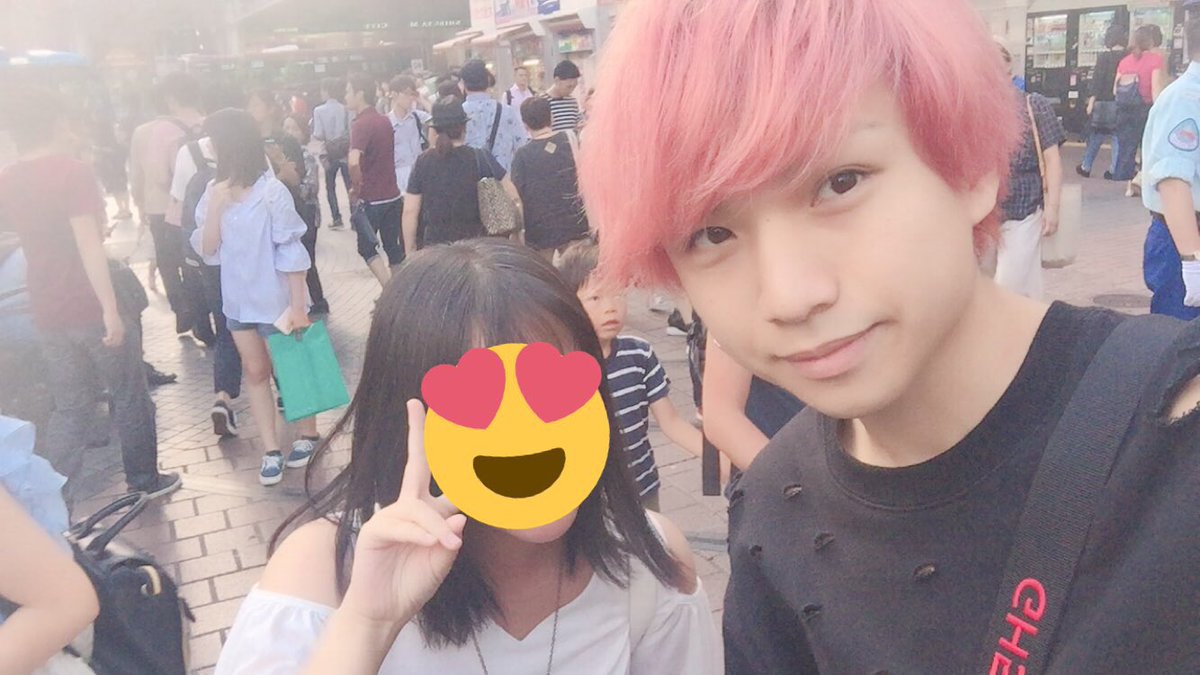 takuminpomchige's tweet photo. やっぱ載せたいんで載せます🙄
もう幸せだったほんと
くっそうるさかったし急に話しかけてごめんね
でもみんなわかるよ！って言ってくれてたくみんなんて覚えててくれて泣きそうになった(；▽；)ぽむしげは安定にうわって顔されたけど笑
でもほんとありがとう。みんな大好きです！！！！ https://t.co/Vv4CQDYWxM