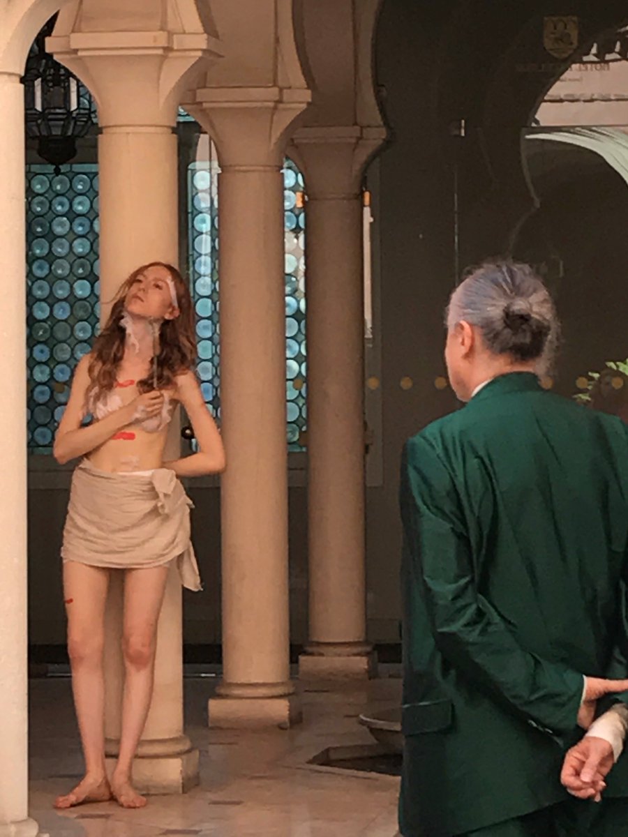 'Pour Ontani', la dedica a occhi aperti dell’artista e performer toscana <a href="/rev_Reverie/">Reverie</a> per #LuigiOntani, a Venezia: goo.gl/FUv53g