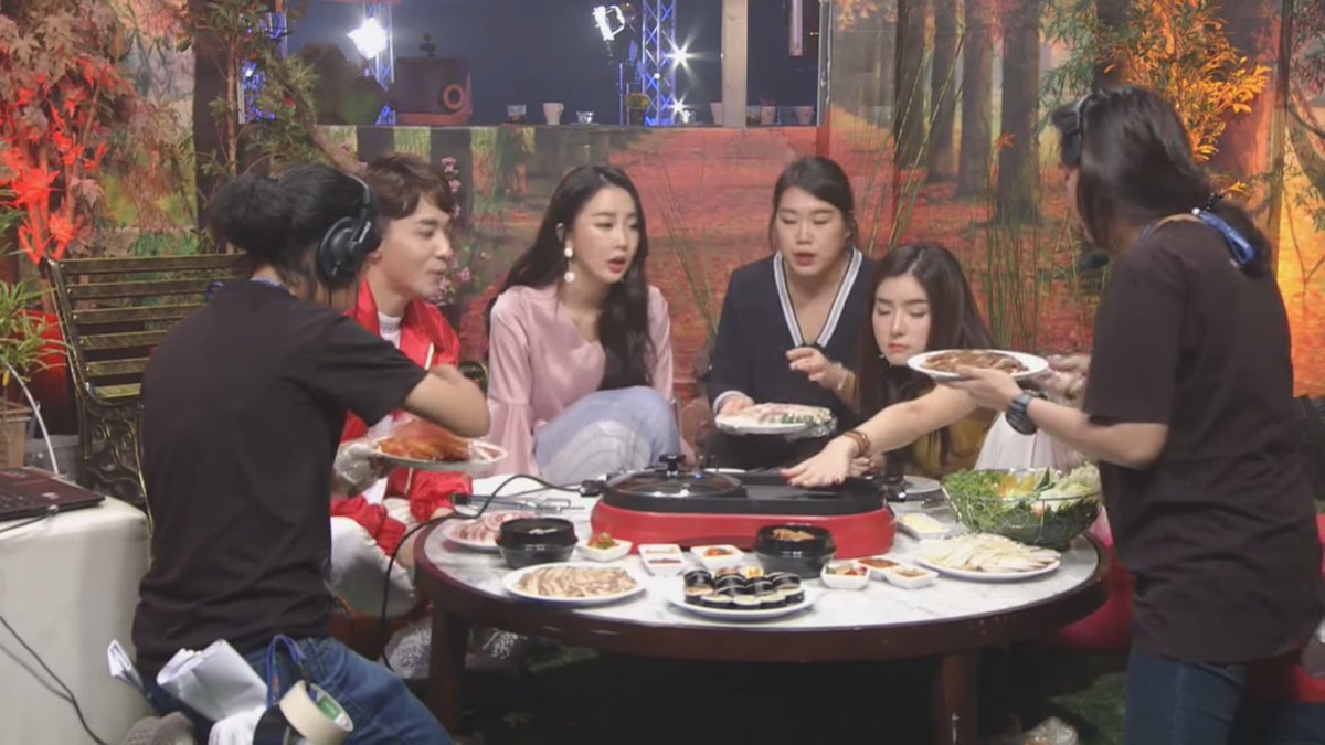 hallyukstar's tweet photo. ถึงเวลามื้อดึกห้อง B #BattleTV T^T ทำร้ายมากๆ #Subin #DalShabet https://t.co/r49oM16RBr