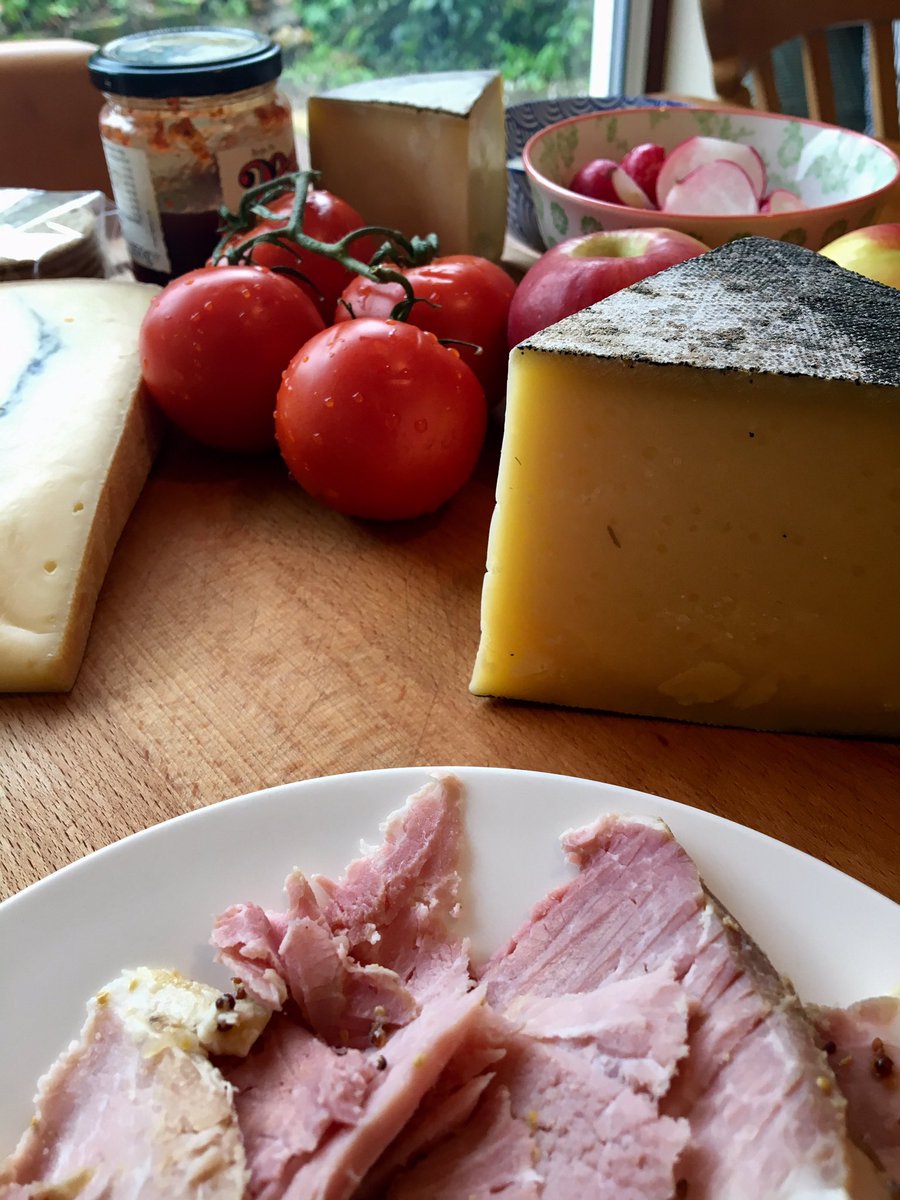 GorgesCooks's tweet photo. "Nothing for lunch" never tasted so good thanks to #greattasteaward Cornish Kern @cornishyarg from @CheeseLarder https://t.co/aEjejR7CMH