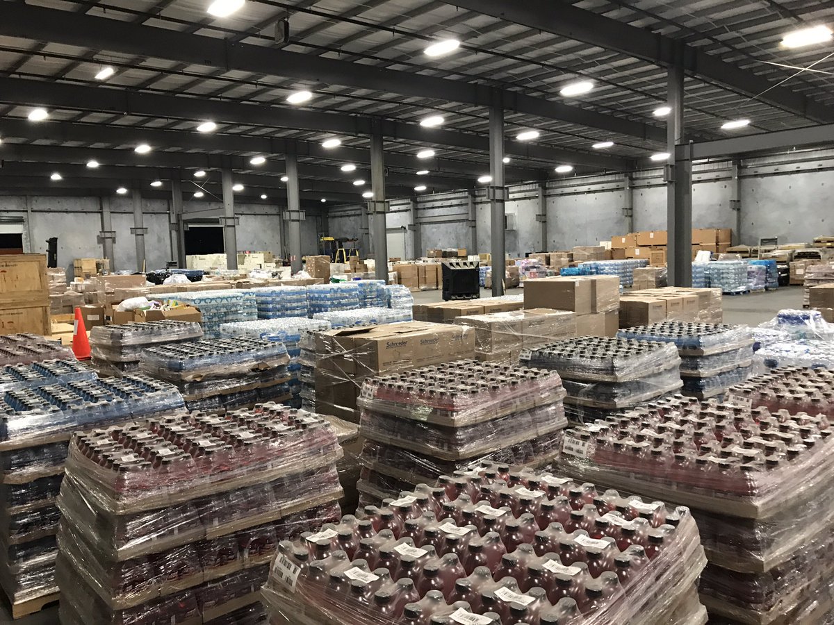 BleacherReport's tweet photo. JJ Watt shows off what $17M in donations can do for the people of Houston ❤️ https://t.co/ZTGC4D38yg https://t.co/vCgcxlYhu2