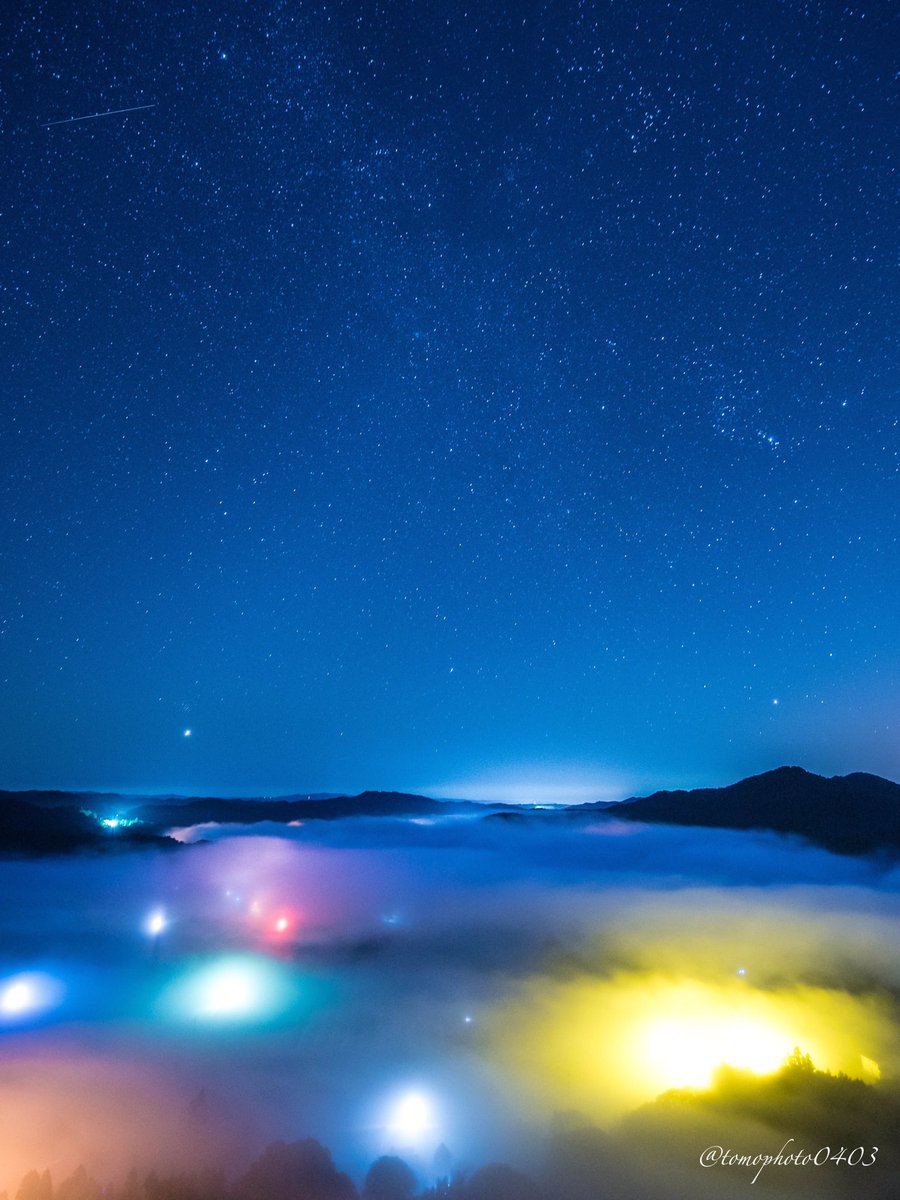tomostrong777's tweet photo. 栃木県で夜の雲海を見ました(*･ω･)ﾉ
夜から朝にかけて刻々と変化を遂げるその風景はまさにzekkei❗️
水戸からは1時間程で行けて秋から冬にかけて雲海のシーズン到来なので機会があれば是非行ってみてください🌟
@鎌倉山展望台 https://t.co/jLghGaSzih