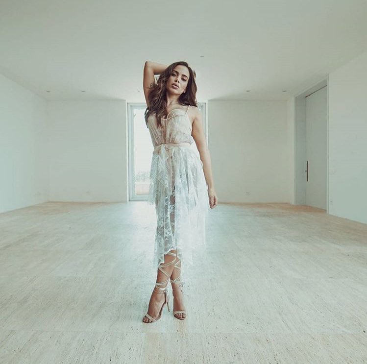 Anitta's tweet image. É hoje! "Will I see you" nas lojas C&amp;amp;A? Quer ver meu clipe novo com exclusividade e ainda tendo a chance de ver do meu ladinho?