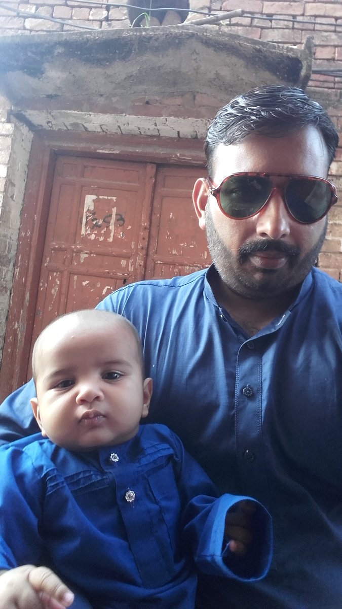 dspnvirkan's tweet photo. ڈیوٹی کے بعد فیملی کے ساتھ عید سیلفی https://t.co/3sGsd1CbYI