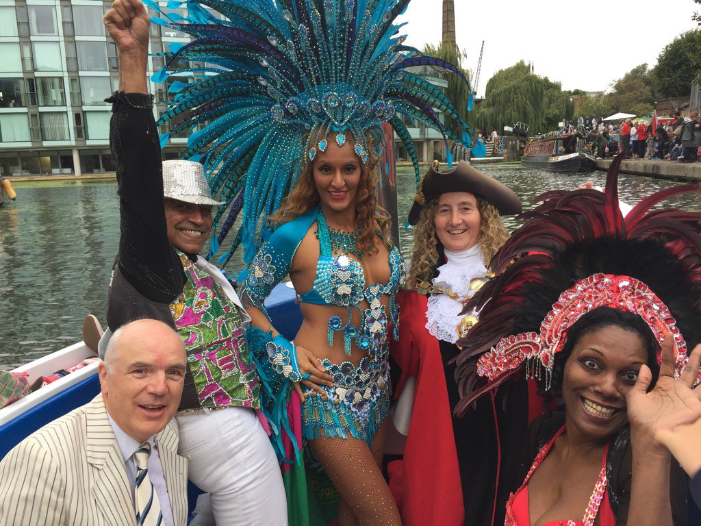 skunaboats's tweet photo. It's not every day we get the Mayor of Islington and belly dancers in the Hottug! #@AngelCanalFest @IslingtonMayor https://t.co/1kOHKYqJLG