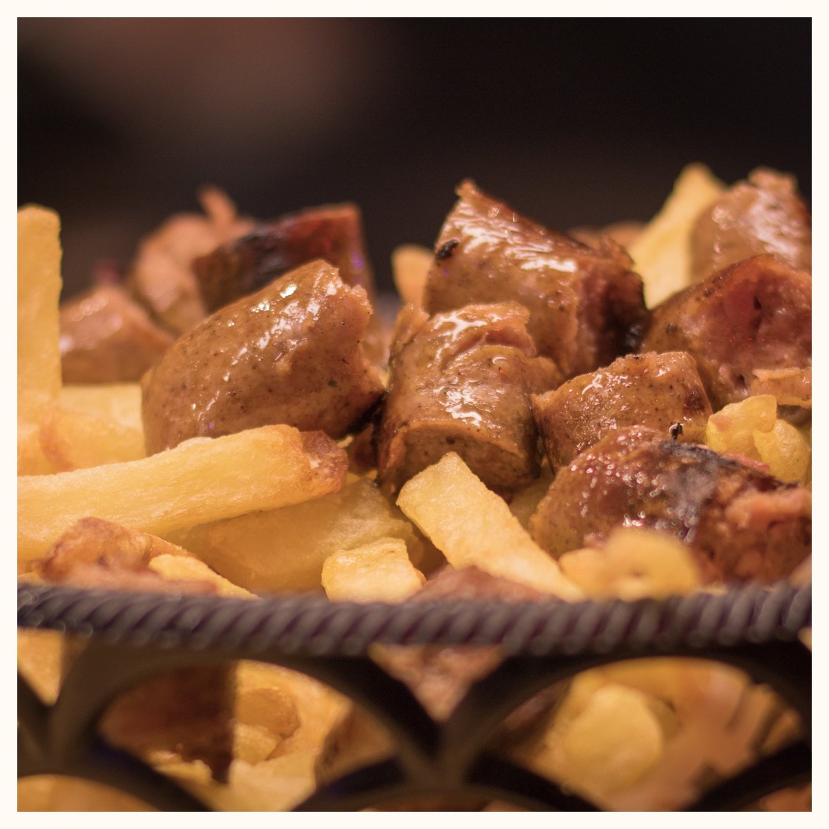 Diggsargentina's tweet photo. ¿El mejor salchipapas del mundo y sus alrededores? Muy probablemente #SoloEnDiggs #Palermo #PlazaSerrano #De11a3AM #streetfood #salchipapaps https://t.co/PWgQbF3ogK