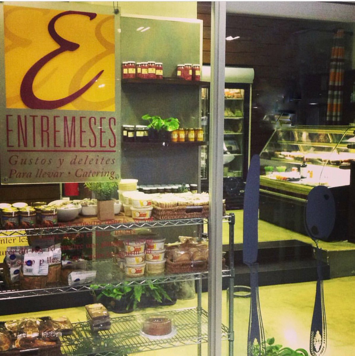 ENTREMESES's tweet photo. En entremeses consigues todo lo que necesites para tus reuniones #comida para llevar #elhatillo #paseoelhatillo https://t.co/OYoq17PwAf