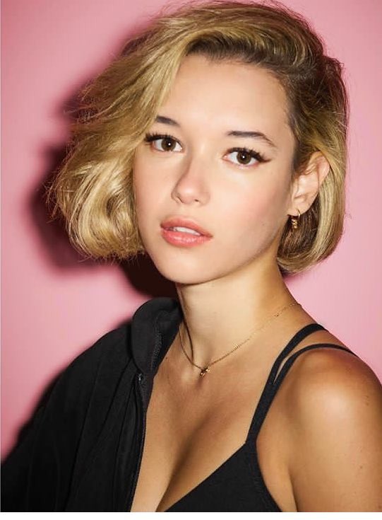 RiotClubRPG's tweet photo. Sarah Snyder
Adèle Ostraviski 
22 ans 
Bisexuelle 
Étude de mode et photographie 
@AdeleOstraviski https://t.co/zefLx2oPim